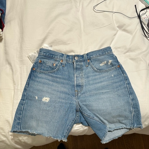 Levi’s denim shorts - Picture 3 of 4
